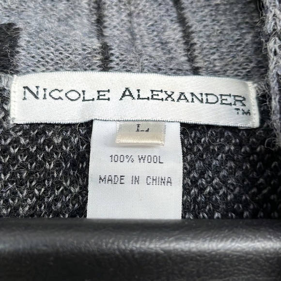 Nicole Alexander Sweater Size L - Picture 2 of 3